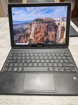 Samsung Galaxy Book 12 + Tastiera Nera
