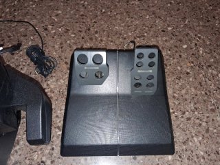 Volante y pedales para videojuegos