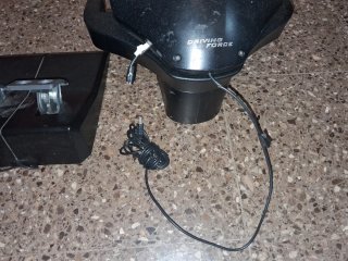 Volante y pedales para videojuegos