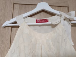 Blusa blanca con lazos