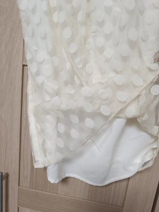 Blusa blanca con lazos
