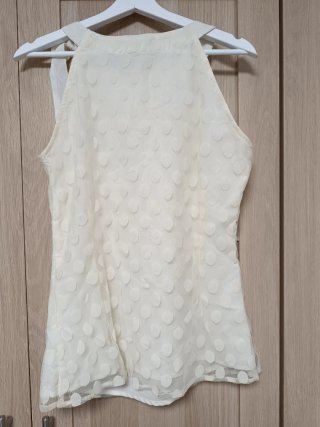Blusa blanca con lazos