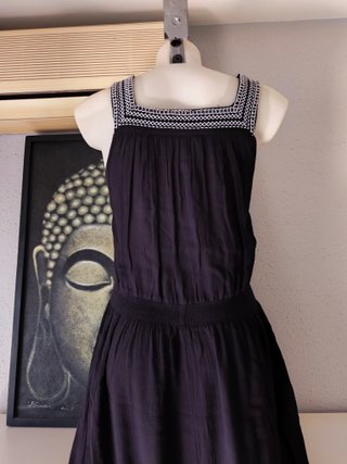 Vestido de estilo boho y escote cuadrado. Talla S