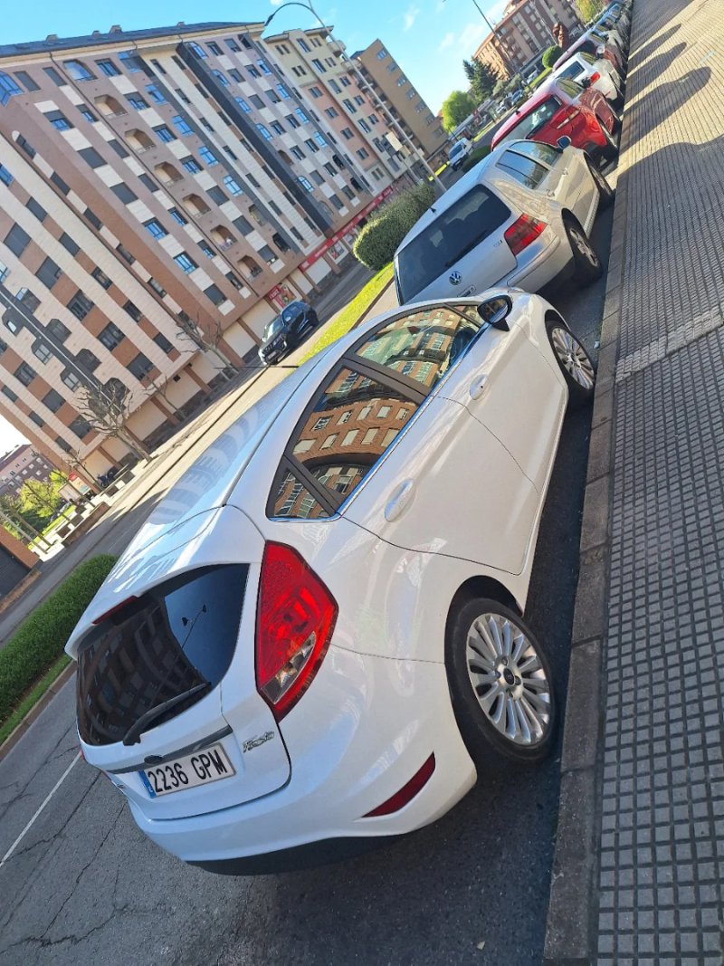 Ford Fiesta 2009 - foto 1