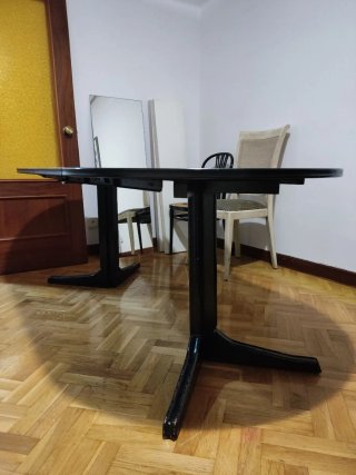 Mesa de comedor extensible negra de madera