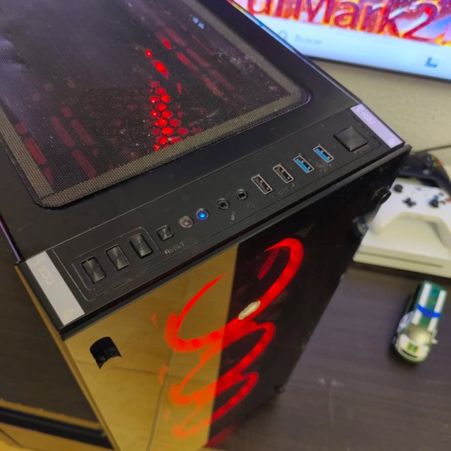 PC Gaming MSI con luces LED