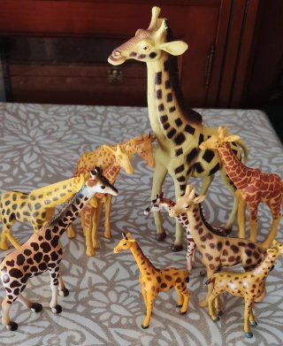 Lote animales de plástico para jugar (110 piezas)