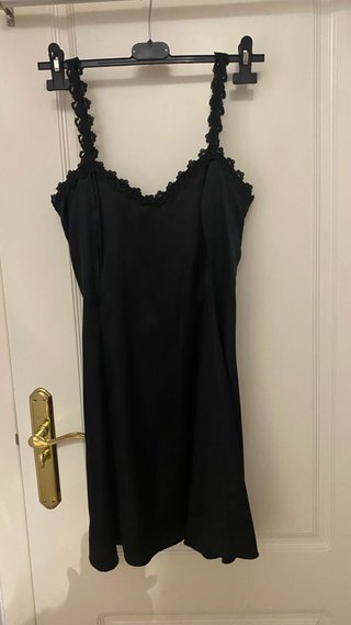 Vestido corto de raso negro