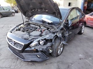 1868536 bomba 31362931 volvo v40 cross country