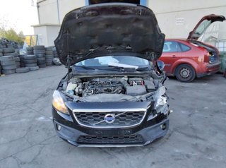 1868536 bomba 31362931 volvo v40 cross country