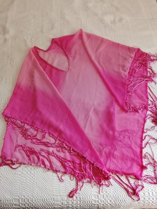 Pañuelo de georgette estilo chalina con flecos