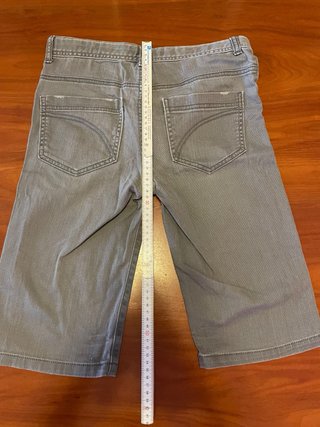 Bermudas grises