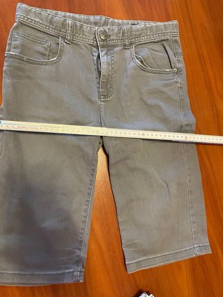 Bermudas grises