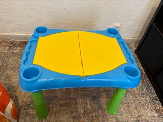 Mesa de actividades infantil