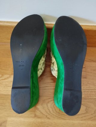 Sandalias cuña Rebeca Sanver verde con pedrería