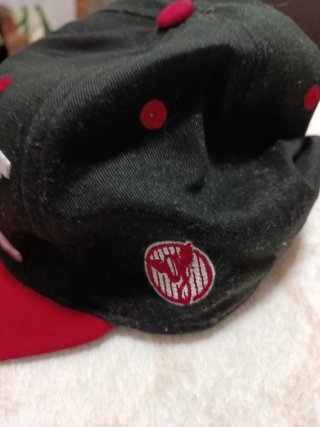 Gorra Grimey Negra y Roja
