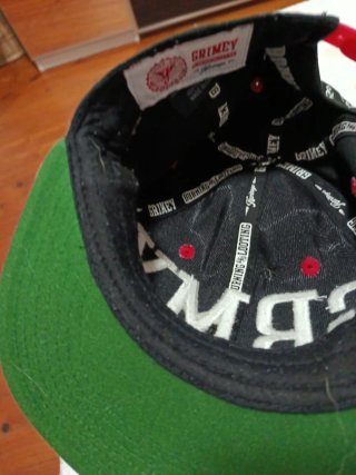 Gorra Grimey Negra y Roja