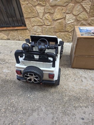 Coche eléctrico Jeep Rubicon para niños