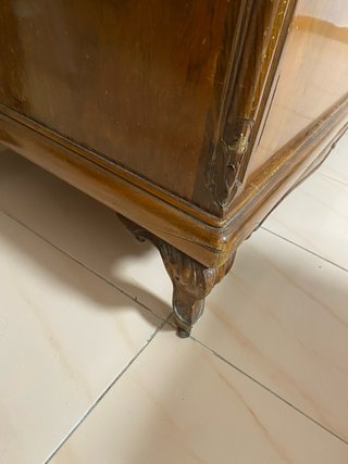 Dormitorio antiguo de madera labrada