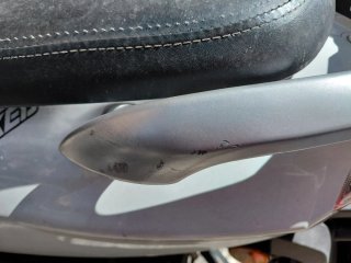 Ciclomotor 50cc gris y blanco. Peugeot Tweet 50 cc