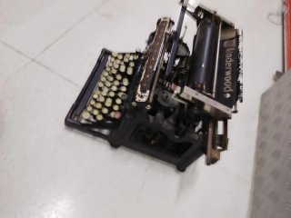 Máquina de escribir Underwood antigua