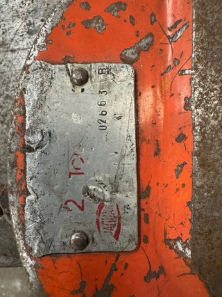 Pinza para chapas con grúa