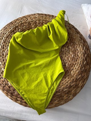 Body verde de un hombro