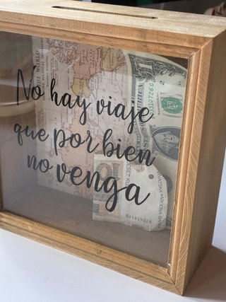 Hucha viajera madera con billetes