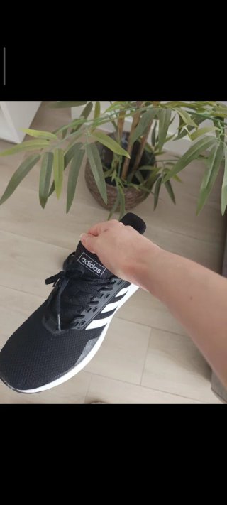 Zapatillas Adidas Negras y Blancas