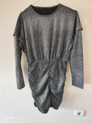 Vestido de fiesta plateado brillante