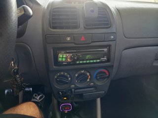 Hyundai Accent Plata 4028 CSD