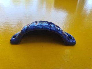 Sei maniglie in ceramica vintage con conchiglia blu, perfette