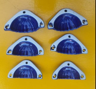 Sei maniglie in ceramica vintage con conchiglia blu, perfette