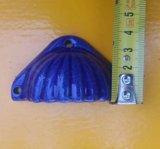 Sei maniglie in ceramica vintage con conchiglia blu, perfette