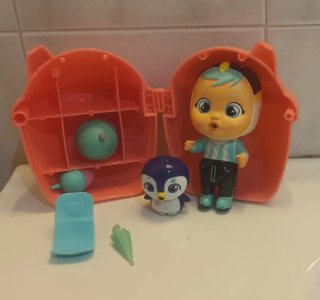 Cry Babies Bebé Llorón y Pingüinoy mascota Pingui