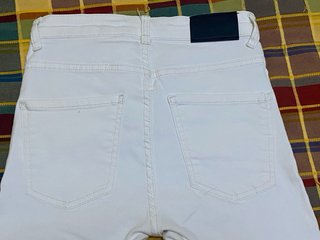 Pantalones flare Bershka blancos