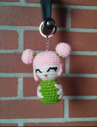 Kokeshi Charm bolso y mochila