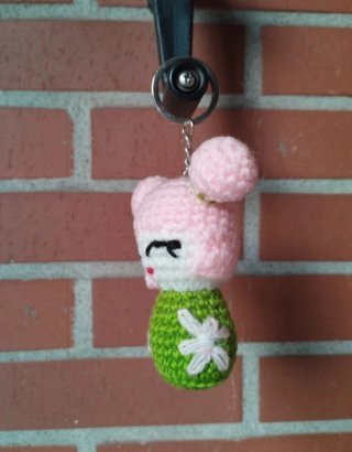 Kokeshi Charm bolso y mochila