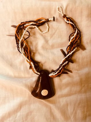 Collar artesanal caoba República Dominicana