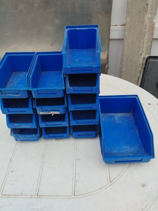 Gavetas azules de plástico