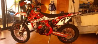 Moto Enduro/Motocross Roja y Blanca