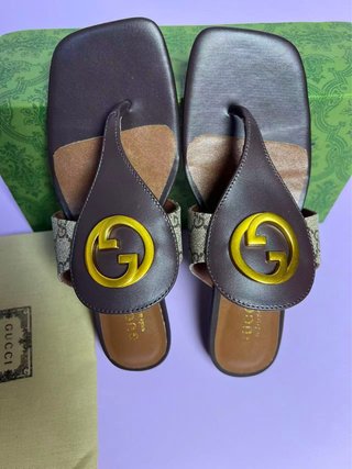 Chanclas Gucci Marrón y Dorado