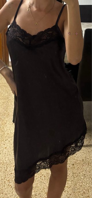 Vestido lencero satinado con encaje