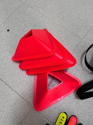 Accesorios de fútbol: Conos, guantes y vallas