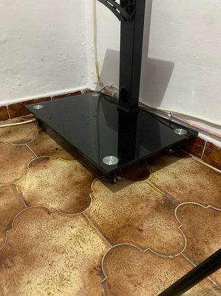Soporte TV con ruedas y baldas
