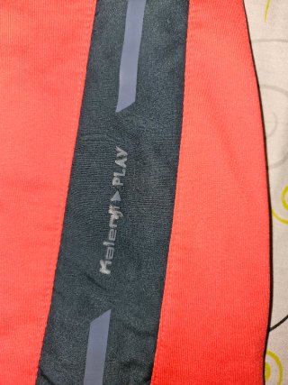 Chaqueta Deportiva Mujer Kalenji Roja y Negra