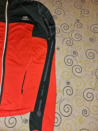 Chaqueta Deportiva Mujer Kalenji Roja y Negra