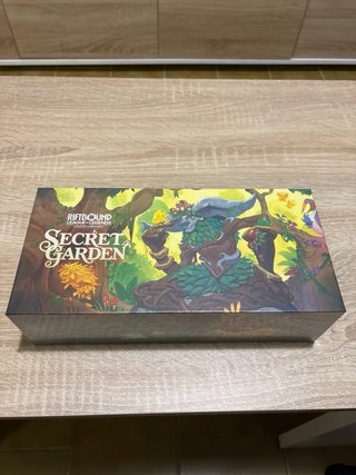 Caja Secret Garden Riftbound Promo RQ Barcelona