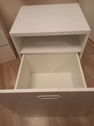 Mueble infantil con ruedas