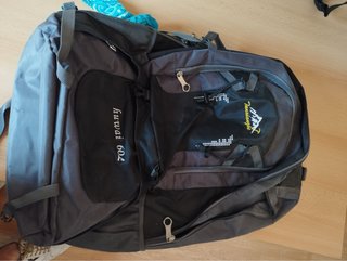 Mochila de Montaña Negra y Gris